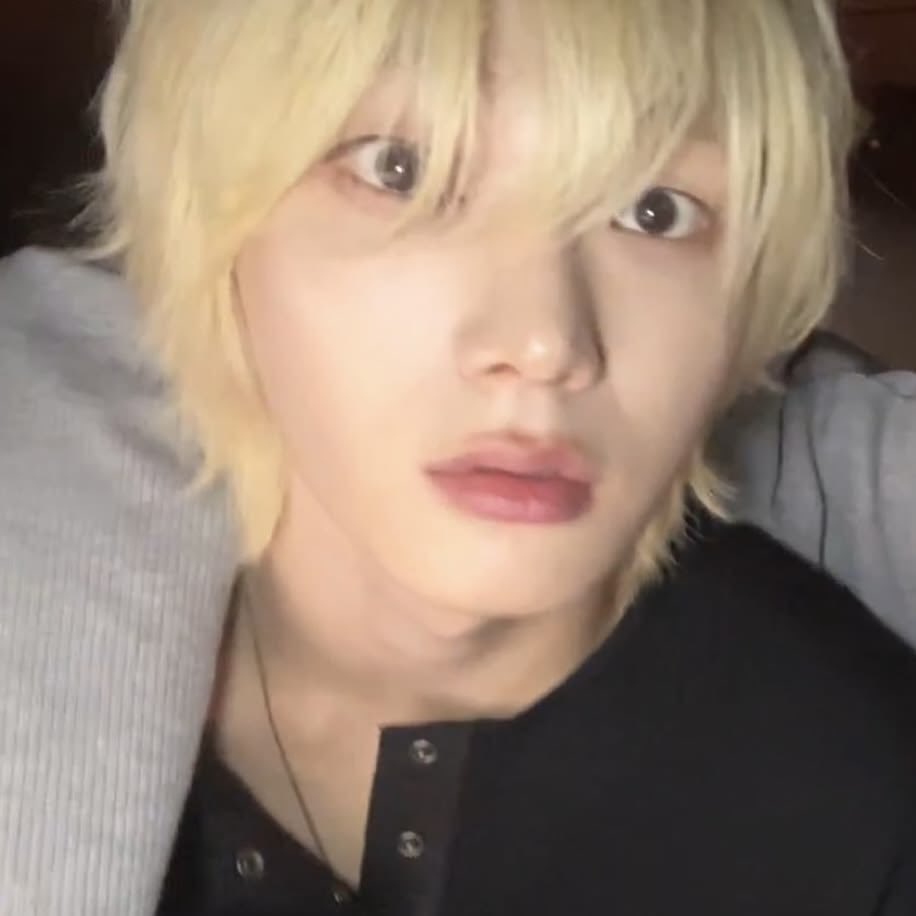 9__04_'s tweet photo. @doong212 떵호 진짜 바부 고양이디!!!
부시시한머리완젼조아해💕 https://t.co/MkhzX6VjF7