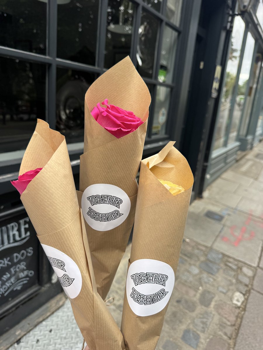 itsdervz's tweet photo. omg this shop said as a thank you Harry has funded this flower shop to give out free roses 🥲🥲🥲🥲 https://t.co/v3zG0DeJ0f
