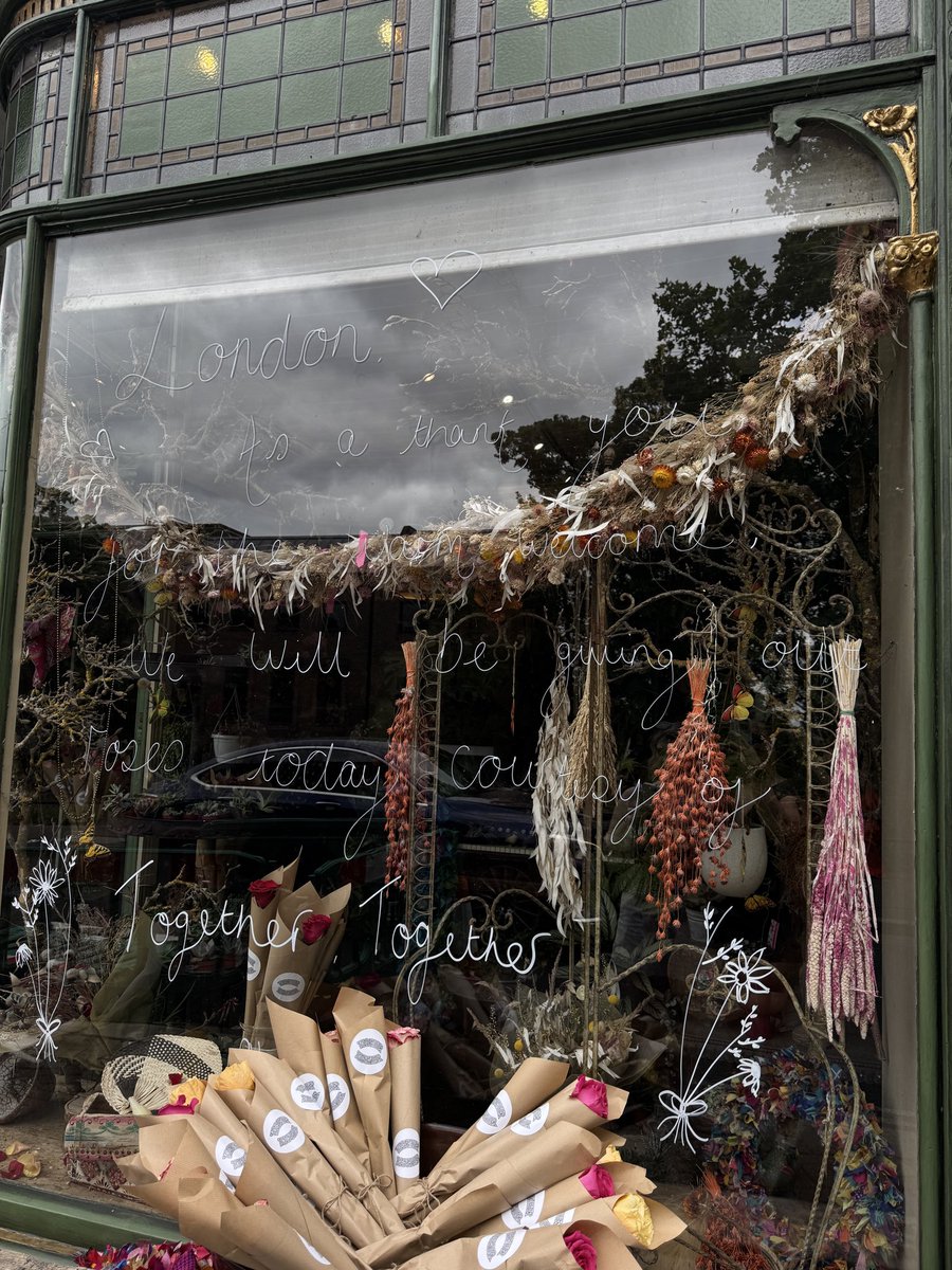 itsdervz's tweet photo. omg this shop said as a thank you Harry has funded this flower shop to give out free roses 🥲🥲🥲🥲 https://t.co/v3zG0DeJ0f