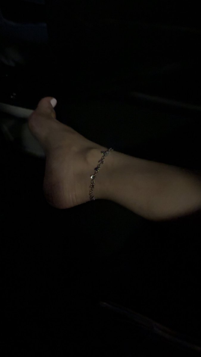 itsheroagin's tweet photo. Ur money should always end up at my feet 💸👣 https://t.co/WTTHAal9GD