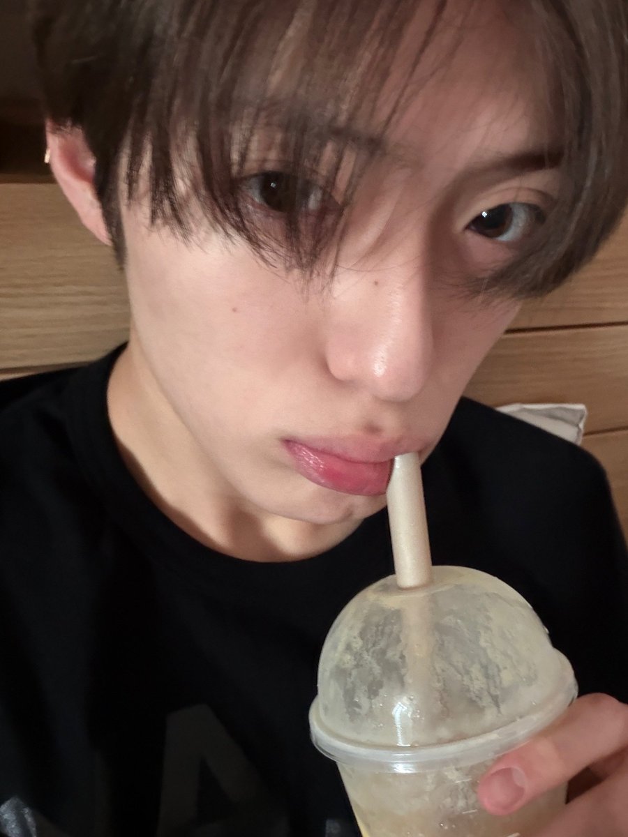 tkfkdgoehowl's tweet photo. 이거가지고 밥이 되겠어? 더 먹어 국밥 덮밥 짬뽕 탕수육 짜장면 김치찌개 부대찌개 된장찌개 카레 우동 다 먹어 더 먹어
#정상현 #상현 https://t.co/3qm08e42xA