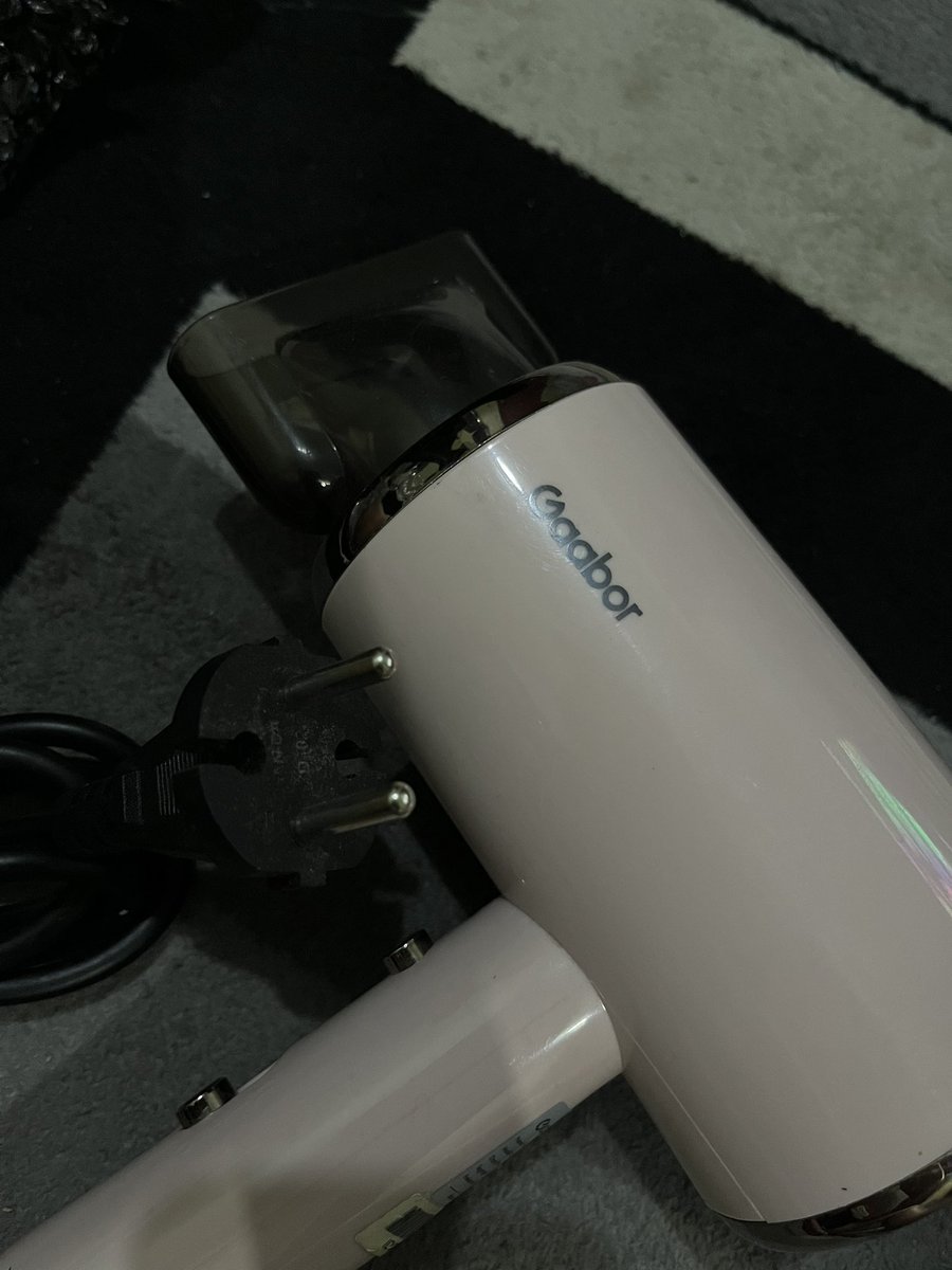 hiinsky's tweet photo. 🖤preloved hairdryer gaabor pinkii 70k
dijual karna udh ga perlu lagi, bisa oyen taa guys🍊

#wts #wtb #hairdryer #preloved https://t.co/sqbkSMJERe