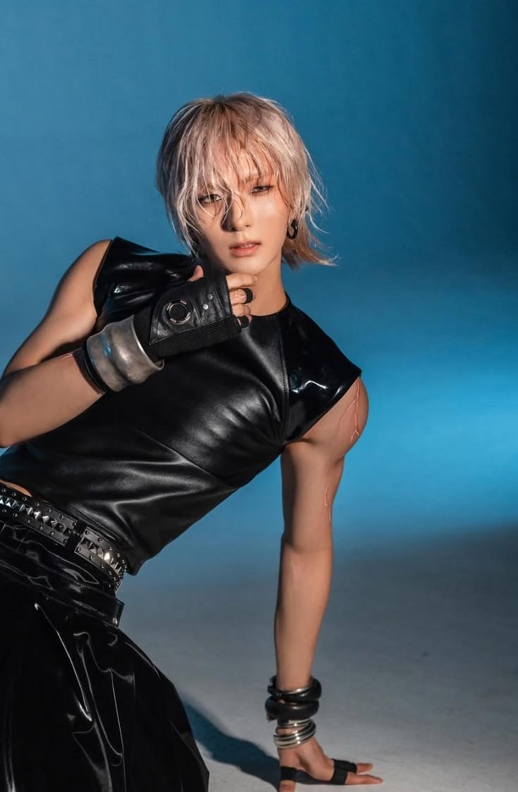 geonbanzpedia's tweet photo. short hair su x mullet sumi.. hm.... https://t.co/ylB01d91zN
