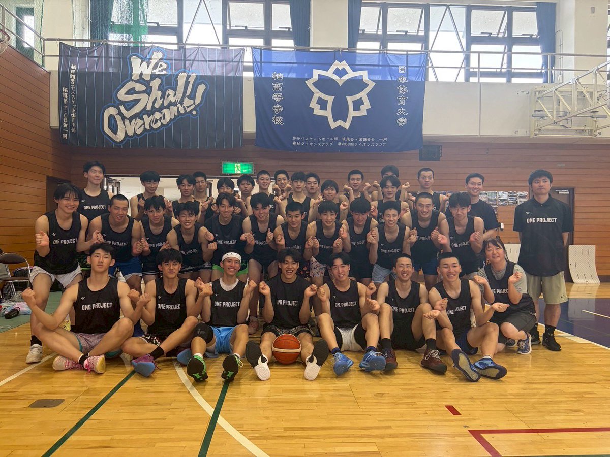 WILLfamily2010's tweet photo. ◤ONE  PROJECT IN 日本体育大学柏高等学校◢
#保岡龍斗 選手が母校・日本体育大学柏高等学校を訪問し、男子バスケットボール部の練習に参加しました⛹️‍♂️🏀

後輩たちへ後輩たちへ実践を交えながらプレーの考え方や技術を指導🔥
学びと再会に溢れた充実の時間となりました🤝✨

#WILLFAMILY #ONEPROJECT https://t.co/Yk6jd6xVun