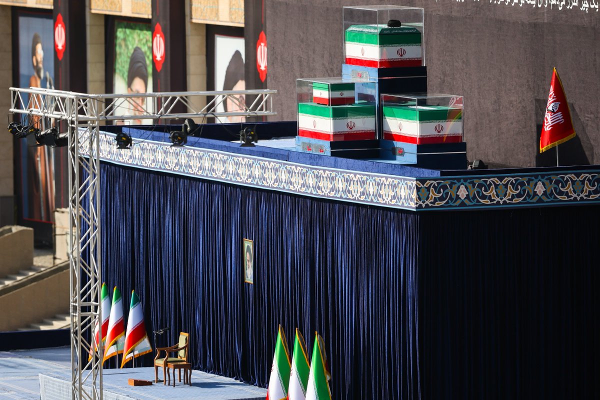 fr_Khamenei's tweet photo. 📸 Présence des Iraniens en deuil à la cérémonie d'adieu au « Guide Martyr de l'Iran » ; Musalla Imam Khomeiny (ra), Téhéran. 4 juillet 2026.

#NousDevonsNousSoulever
#MartyrKhamenei https://t.co/elronvcDzC