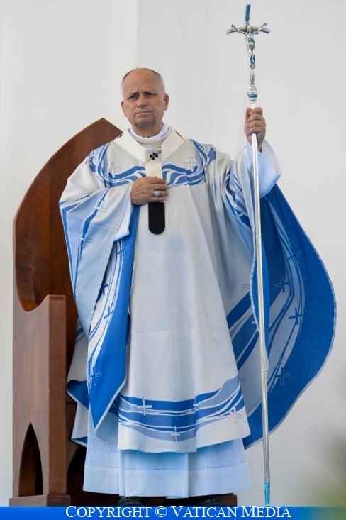 FSMG_99's tweet photo. «La liturgia no vive de sorpresas “simpáticas”, de ocurrencias “cautivadoras”, sino de repeticiones solemnes» (Benedicto XVI, Informe sobre la fe)

Por el amor de Dios, que los Papas vuelvan a vestir como Papas... https://t.co/q4XlYMycFs