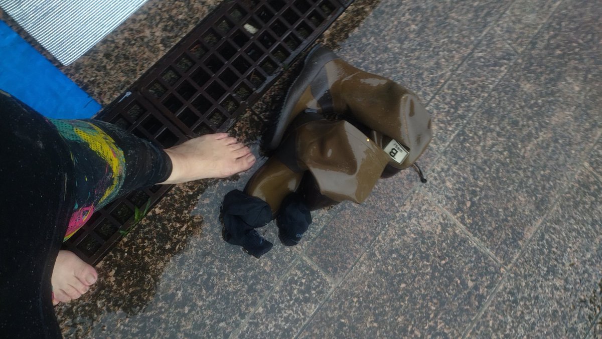 beeeeekun's tweet photo. 野鳥の会の中泥水だらけ
全身ビショビショはあたりまえ
DAからホルモンまでの源氏待機が鬼門でした！

ビショビショになってからのモッシュピットは最高❤

🤘最高❤か❤よ！🤘

京都大作戦最高！ほんま最高！

＃京都大作戦 https://t.co/mTbwsMHGW4