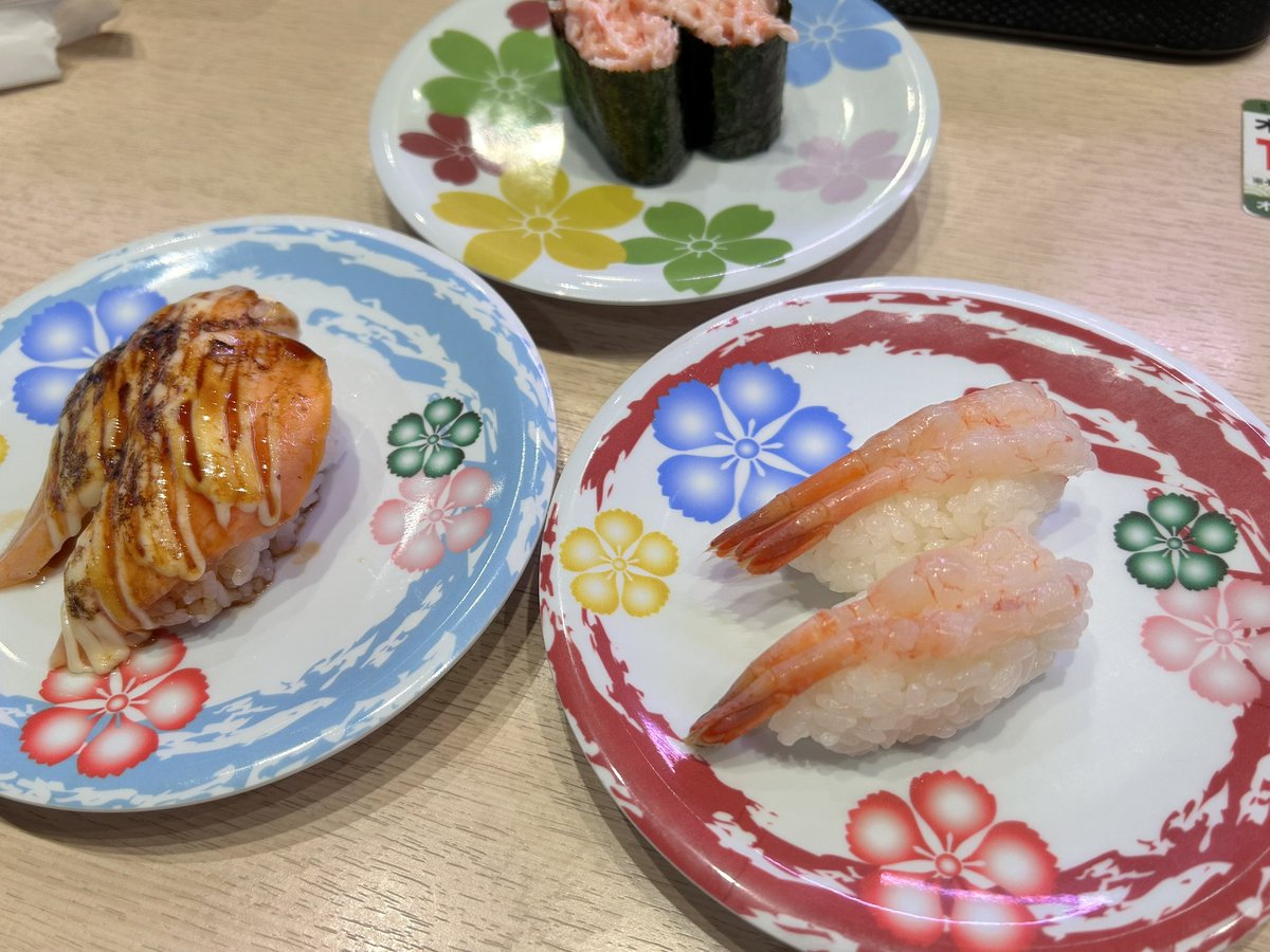 ako_clacla's tweet photo. 次男のピアコンの帰りに😌

緊張もあってか失敗して思うような演奏ができなかった次男。
出る前まで練習見てて上手くなってたの知ってるから尚更、本人も悔し涙流したし母も正直悔しかったな…
なだめる言葉もかけつつ、でも厳しい言葉も言わなきゃいけなくて。

色々あったけど、今日はお疲れ様やね。 https://t.co/kegQudlNe2