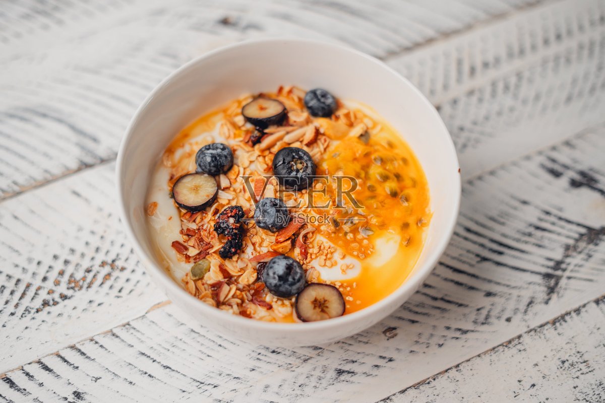 ruby_emily22537's tweet photo. Just tried the new wild blueberry oat granola from local farm! Crunchy, naturally sweet, and loaded with real berry bits—perfect for yogurt bowls. 10/10 would recommend for a quick morning pick-me-up. https://t.co/azhoT1xlms