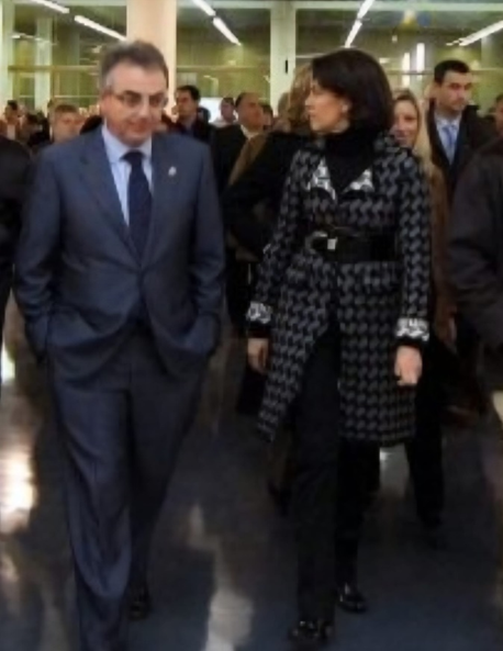 josebaasiron's tweet photo. La Pasarela de Labrit, 1’7 millones, Autobuses 4 M, Condestable 1 M, Aquavox 5’4. Si UPN hubiera hecho las cosas bien, nadie tendría que ir detrás arreglando sus chapuzas, señora @MartaAlNav
Aquí le adjunto una fotico de Barcina y Sanz inaugurando la Estación defectuosa en 2007. https://t.co/6PBVGCAZxK