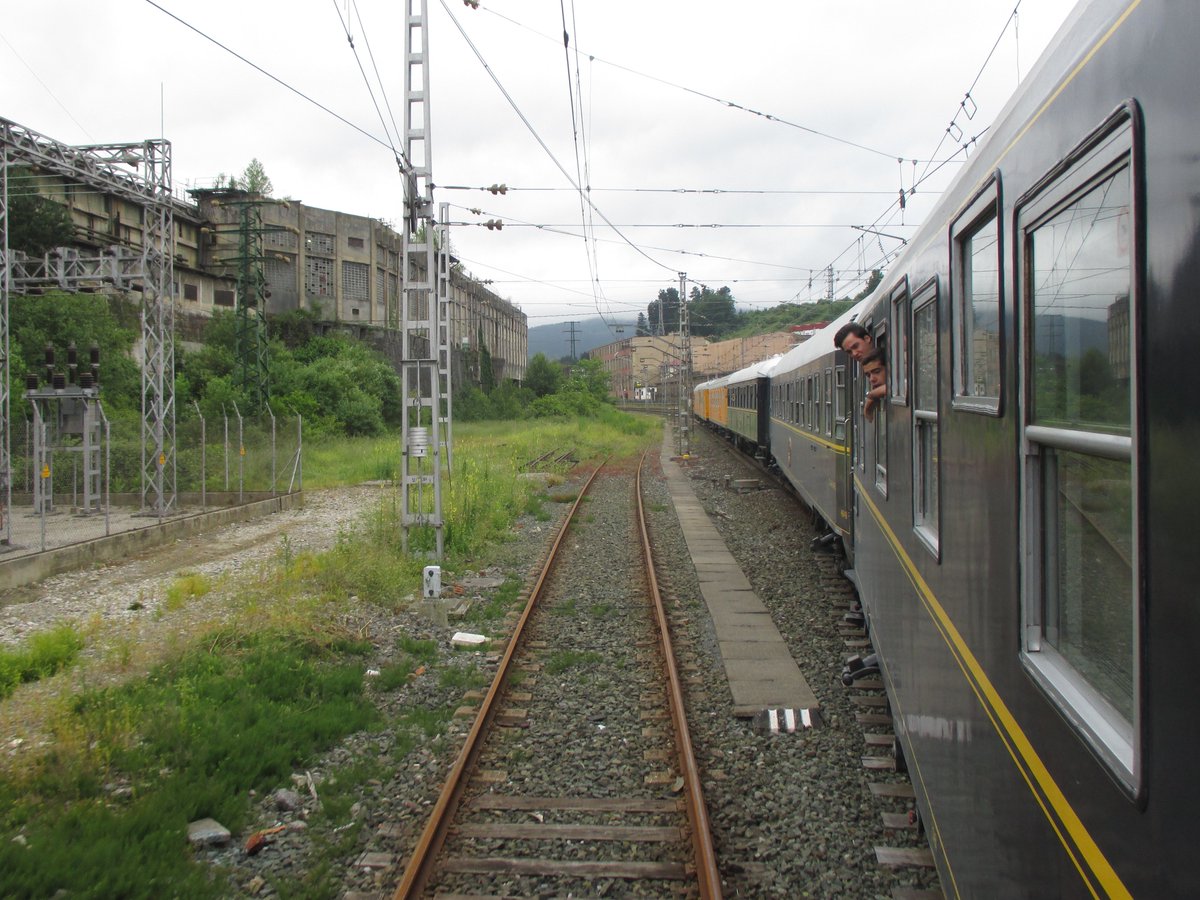 Unoscuantostre1's tweet photo. El Tren Azul de @azaft_org en uno de sus viajes. #AZAFT #TrenAzul #tren #ferrocarril https://t.co/GNNcq3RGyi