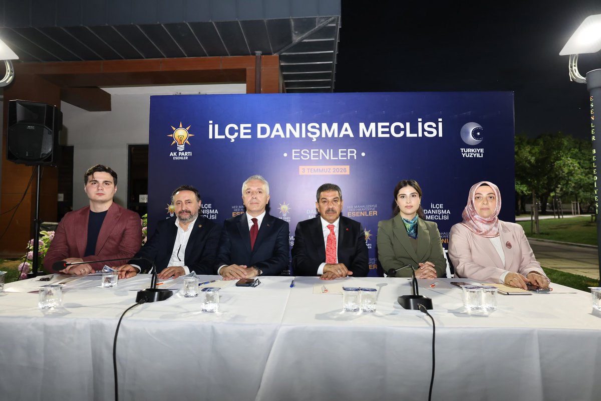 akparti_esenler's tweet photo. AK Parti Esenler İlçe Danışma Meclisimizi; İstanbul Milletvekilimiz @iekarayel, Belediye Başkanımız @mt_goksu, İl Yönetim Kurulu Üyemiz @_kubradursun, İlçe Başkanımız @EmrullahErkus, Kadın Kolları Başkanımız @seval_av, Gençlik Kolları Başkanımız @thecerrahoglu ve teşkilat mensuplarımızın katılımıyla gerçekleştirdik.

Toplantımızda, sahadaki çalışmalarımızı kapsamlı şekilde değerlendirdik; önümüzdeki döneme ilişkin hedeflerimizi, planlamalarımızı ve çalışma programımızı istişare ettik.

Eser ve hizmet siyasetini Esenler’in her mahallesinde daha da ileri taşımak için aynı inanç ve kararlılıkla çalışmayı sürdüreceğiz.

Gayretiyle davamıza güç katan tüm teşkilat mensuplarımıza teşekkür ediyor, çalışmalarında başarılar diliyoruz.

#HerMahallesiyleHerHikayesiyleEsenler