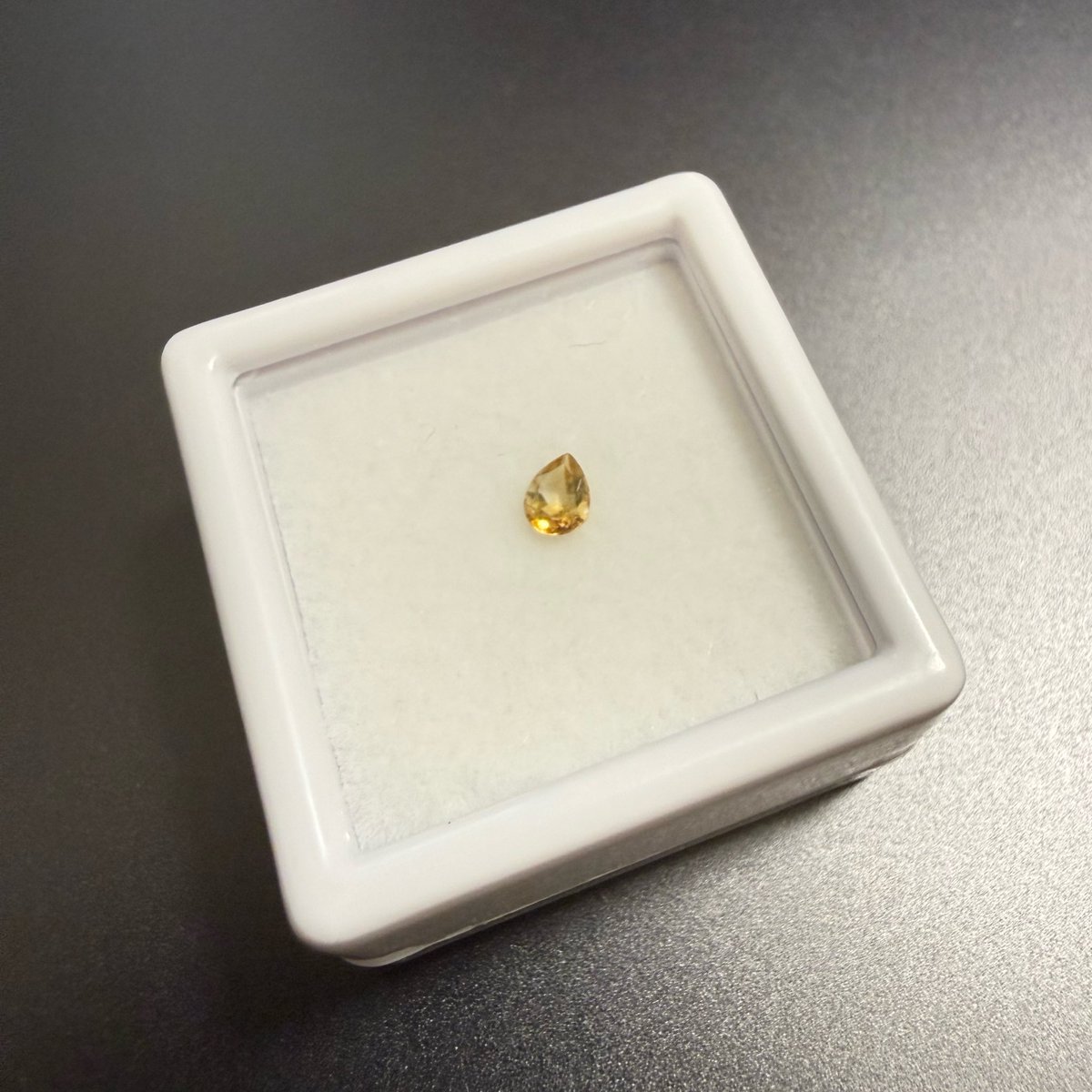 Cleiooo's tweet photo. 病院のコンビニに話題の宝石コレクションいっぱい売ってたから買ってみたらシトリンだった
私の誕生石です 嬉しいദ്ദിᐢ- ̫-ᐢ₎ https://t.co/Y398DogcWb
