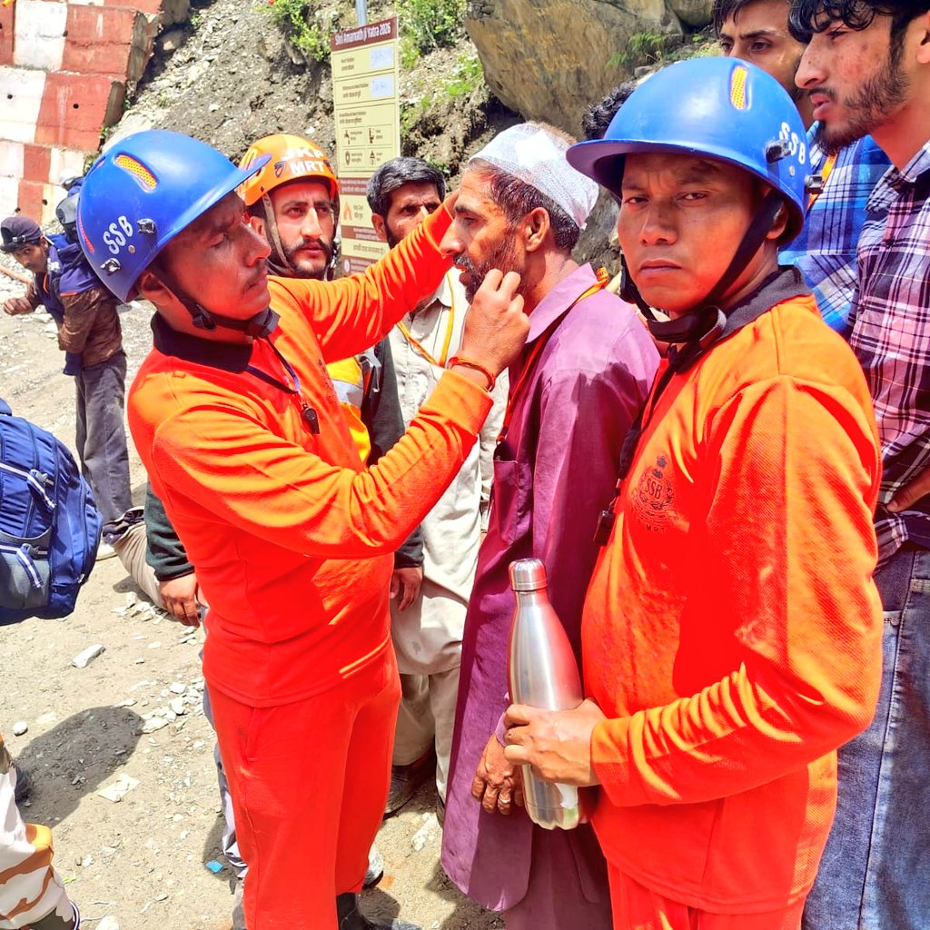 14bnssb's tweet photo. #SSB MRTs, in seamless coordination with @JmuKmrPolice executed a swift rescue at #Railpathri during #SANJY2026. Taj Din, a washroom worker injured in a stone fall was administered immediate first aid & evacuated to nearest Medical Camp for advanced care.
@HMOIndia @SSB_INDIA https://t.co/Lu46Q0OJxh