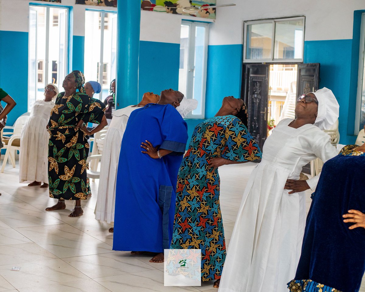 dojarabbit_'s tweet photo. Last month, we ran our first medical outreach @EdenbrookeHomes 🥰

A  full day at The Celestial Church of Christ in Mokola, Ibadan. Older adults who’d been quietly managing their health alone came in, got properly seen, and left with the medications they needed in hand.

100 people came through, and while some hadn’t been checked in a while, a  few found out that day that something was wrong — and now they know, and can do something about it.

The part that stayed with me was when one of the elderly attendees was asked if they’d prefer a social event invite next time, or a health check — and they said event/outing.

This just proves that a lot of times, elderly people just want to go out there and feel young again. They want to mingle and socialize with their peers way more than we think.

We pulled it off with a team that showed up for free, and with people who donated money and supplies because they believed it should happen. And it did.

This isn’t outreach for its own sake. It’s the beginning of what @EdenbrookeHomes is here to do — make sure the people who built this country aren’t left to face old age alone.

More coming. This was just one day. 💚🤎