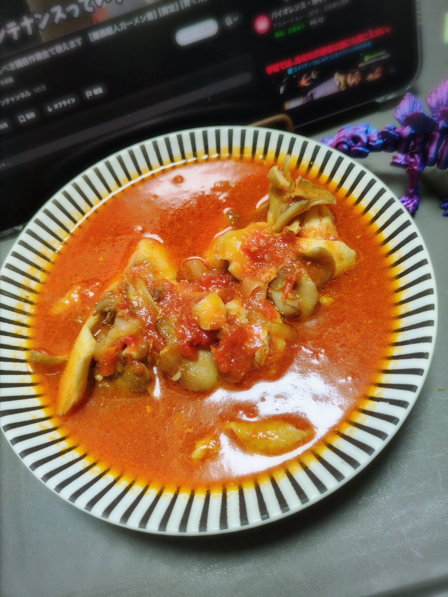 kimitake2000's tweet photo. 鶏とまいたけトマト煮込み作らさった https://t.co/C6kYVdQzr9