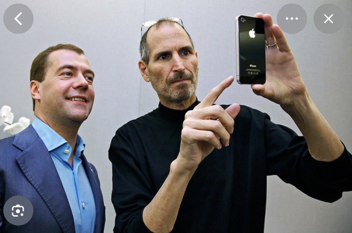 AlexKiloSierra's tweet photo. @66pandabrother @DD_Geopolitics Minime mag Gadgets und iPhone! https://t.co/aPBlHGHdsb