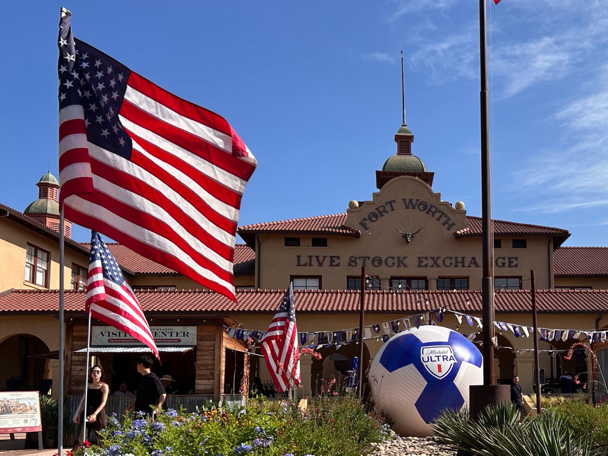 GenMutsu's tweet photo. To my friends who took such good care of me in the U.S.
Happy 250th Independence Day!
The U.S. was a wonderful country.
I hope to see you again when I visit next time. https://t.co/EBcnMnSzmP