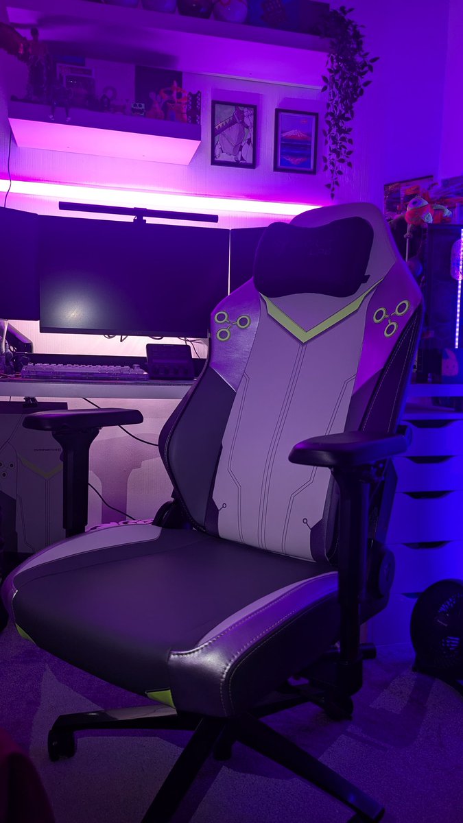 J_Drifter16's tweet photo. Happy birthday to me 👀 #Secretlab https://t.co/PIRdpvnFDc