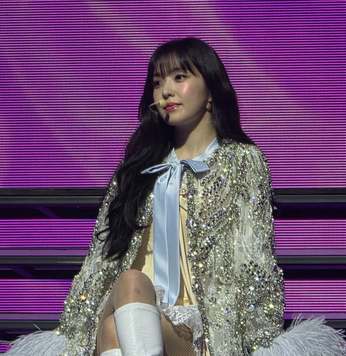 3___2__9's tweet photo. 와하핰 아이린 앞머리 오셨다 https://t.co/NMdvvXGImc