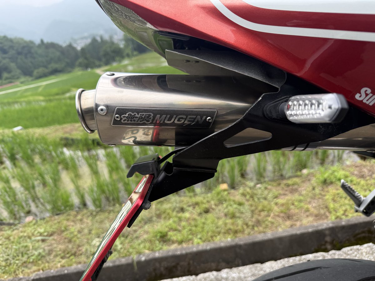 CBR10000000RR's tweet photo. 今日は8月の車検控えて、マフラー交換して、いざ2りんかんへ…排ガス規定値外😱💦車検通りません宣言され、原因究明にかかる工賃10万…
排ガス対策で添加剤入れて、早速慣らし運転で秩父武甲山一望出来る映えスポットへ…霧で見えない😭
来週にはエアフィルター交換して果たして効果あるのか心配… https://t.co/MK2bv1QVsm
