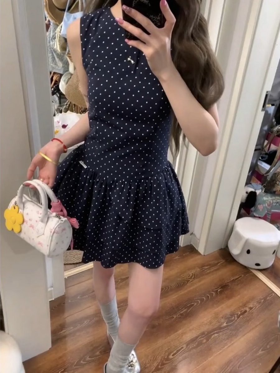 uvalvie's tweet photo. AKHIRNYA NEMU DRESS YANG BENERAN BIKIN BADAN KELIATAN BAGUS 😭✨

bagian pinggangnya pas, rok A-line-nya jatuh cantik, jadi dipake tuh auto kasih efek lebih jenjang dan manis. https://t.co/goPEYMIM4R