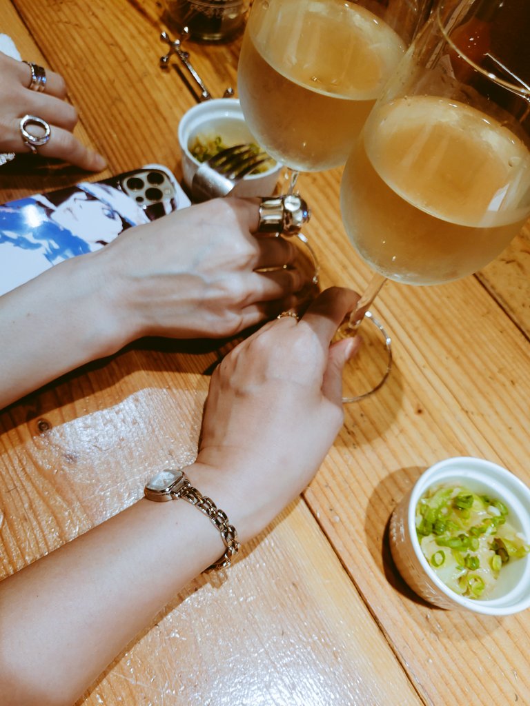 daisukidayo1227's tweet photo. 虎ノ門で百鬼夜行抄展行ってから

友だちと合流して

銀座でカフェして
ぶらぶらして銀座six行って
（銀ぶらと言うのかな😁✨）

晩御飯🌃🍴😋🍴💕

美味しい~🥂✨ https://t.co/IwcJuRMLKj