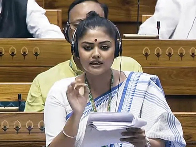 YTKDIndia's tweet photo. Meet Saayoni Ghosh.

She is currently serving as a Member of Parliament representing Jadavpur parliamentary constituency.

Now, let's examine the works carried out during her tenure through the lens of Central Govt's MPLADS website.

A thread🧵 https://t.co/rHCmBGZgH3