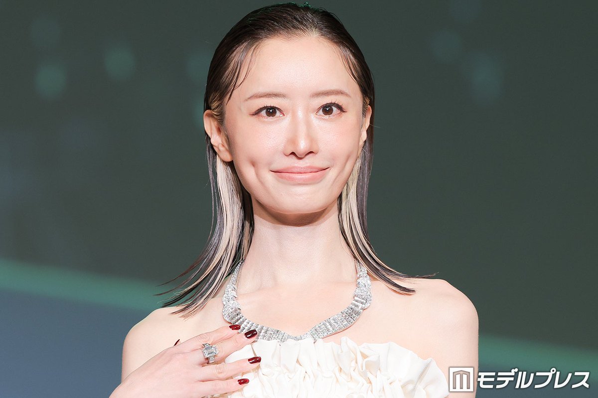 modelpress's tweet photo. 第37回 日本ジュエリーベストドレッサー賞
豪華受賞者が集結💎

20代：浜辺美波
30代：前田敦子
40代：松本まりか
50代：高岡早紀
特別賞 エンターテイナー部門：堂本光一
特別賞：高市早苗内閣総理大臣

📸高画質写真多数
https://t.co/b7V8jMN37Y

@jewelry_fes https://t.co/EFohVnJHZr