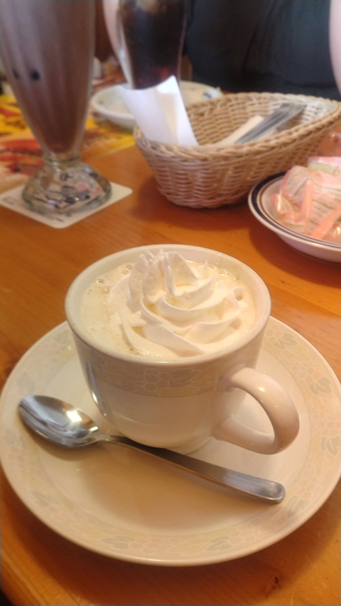 melty_cherry's tweet photo. パートさんと人生相談会という名のランチ！
ドライブも楽しかった😂 https://t.co/sX1l1p91hq