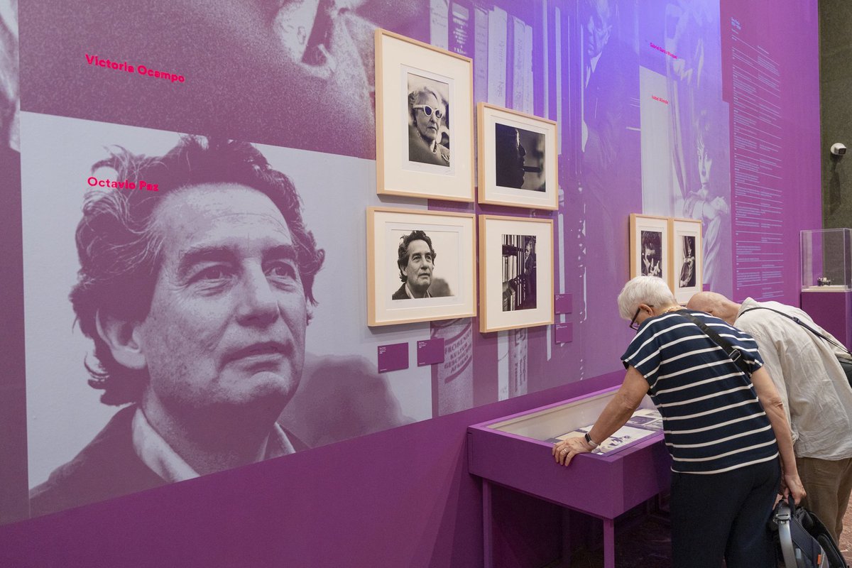 InstCervantes's tweet photo. @LuzCasalOficial @laorejadevgogh #LaPalabrayLaMirada nos descubre a la fotógrafa #SaraFacio y a la cantautora y poeta #MaríaElenaWalsh, que convivió entre 1948 y 1949 con #JuanRamónJiménez en Maryland🇺🇸, quien fue su mentor.
La exposición muestra parte de su correspondencia con el poeta.
https://t.co/r5h2kZf5UF https://t.co/qBLHW41Wt6