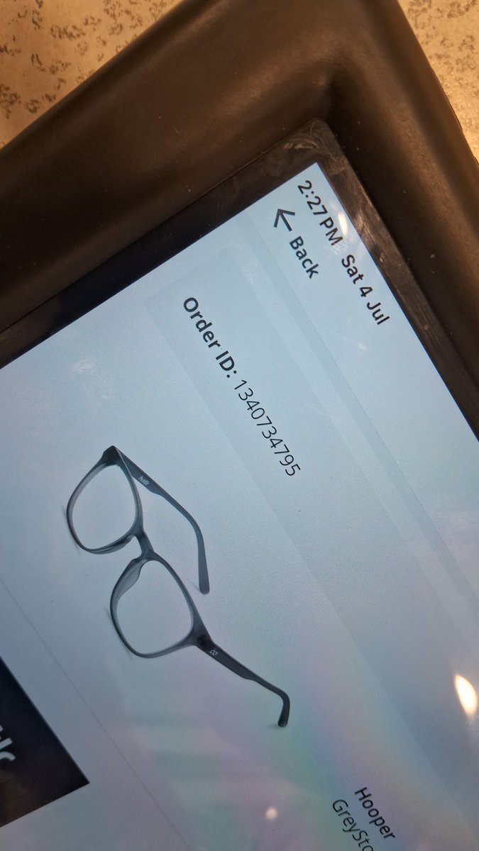 Deepanshubhate5's tweet photo. Dear @Lenskart, I'm extremely disappointed with your after-sales service. I received a defective Hustlr Greystone frame (Order ID: 1340734795). Your store asked me to accept the defective product and raise an exchange request online. The product was picked up on 7 June and has https://t.co/MBLDclYqMJ