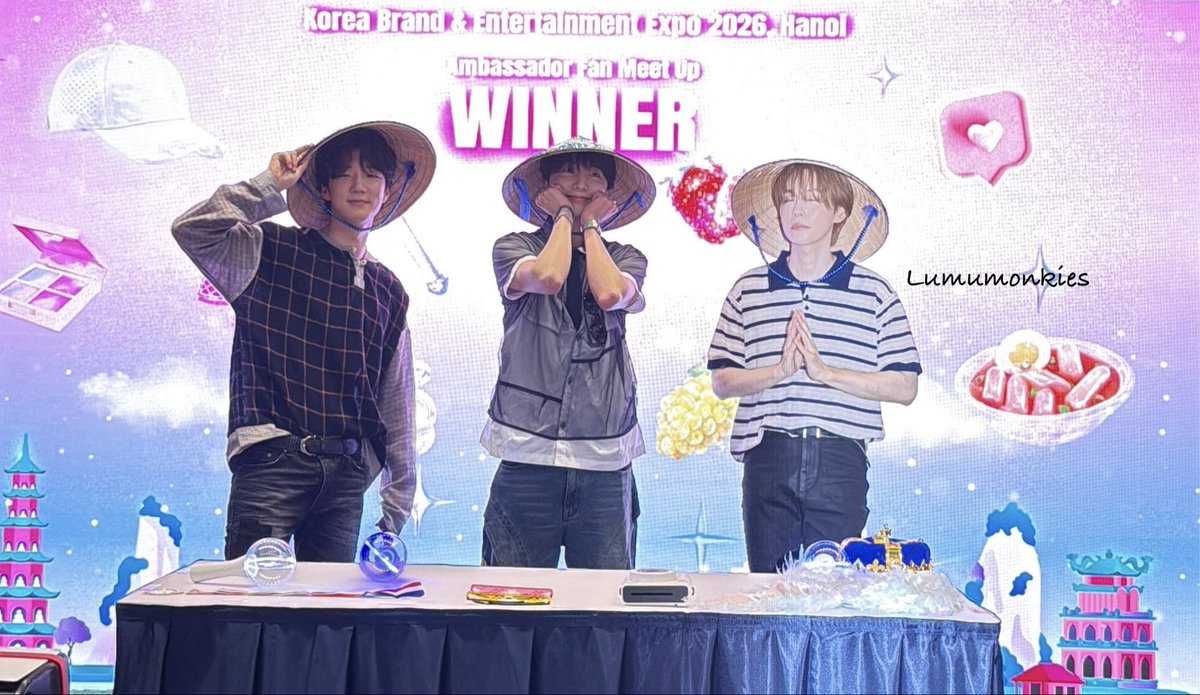 dthoa97's tweet photo. What are you doing, Jinu? 
20260703 KBEE HANOI
#위너 #김진우 #강승윤 #이승훈 #HOONY #YOON #JINU 
#WINNER #KBEEHANOI https://t.co/DVaYmp9soW