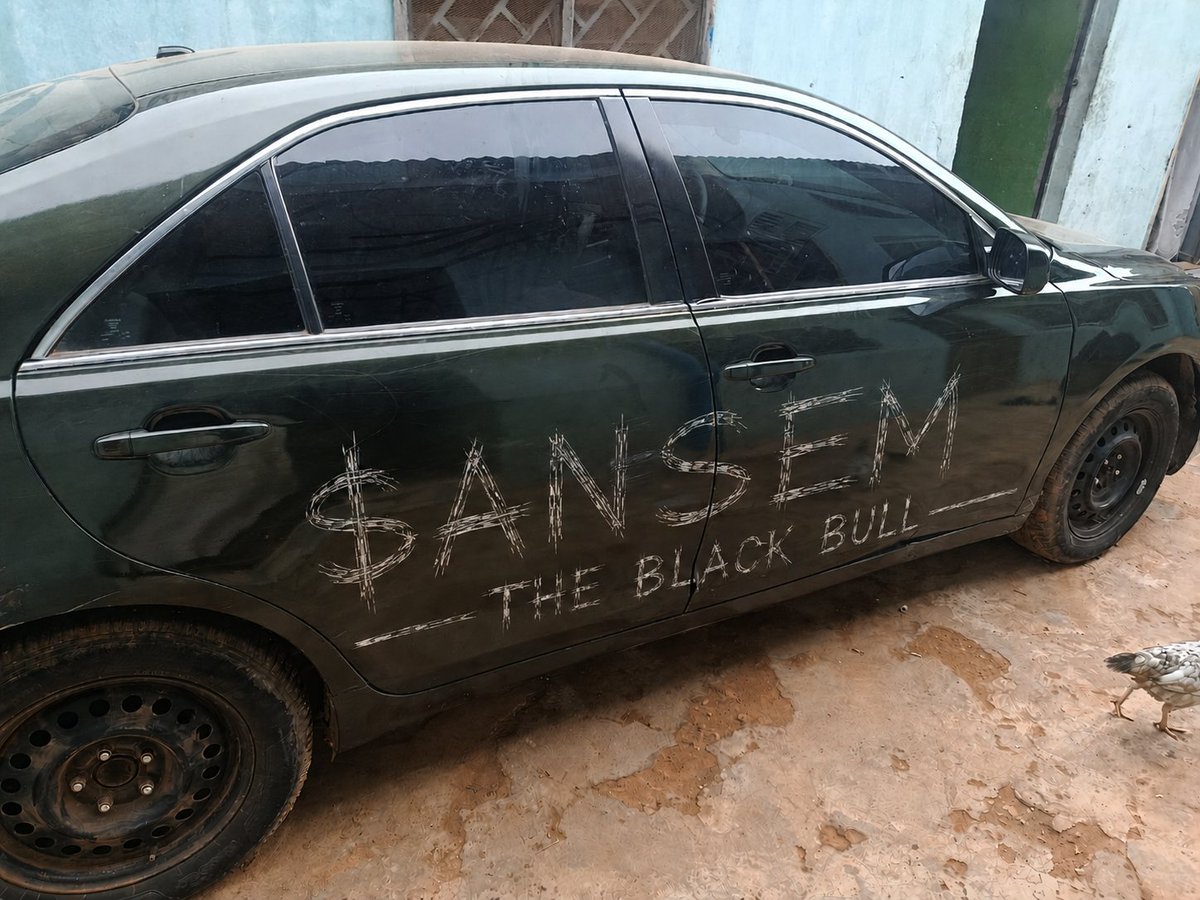 SabrXDAO's tweet photo. Day 1 of posting my dad's car with the $ANSEM scratch on it until he gets it fixed.

@blknoiz06 https://t.co/tjWkwBguL3