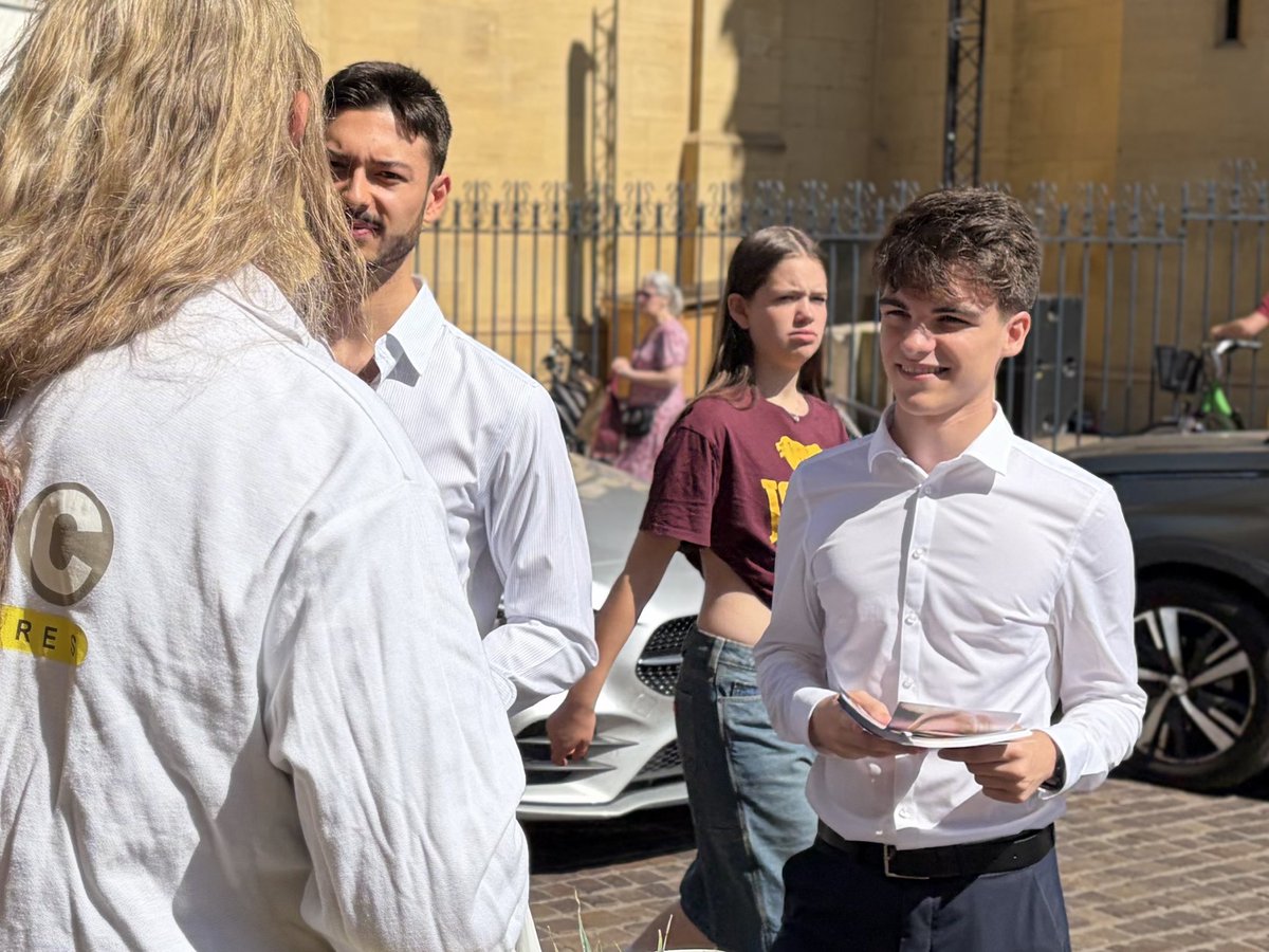 matheo_basin's tweet photo. 🇫🇷 Belle matinée de tractage au marché de #Metz !
À quelques jours du procès de @MLP_officiel, nous étions présents pour échanger avec les habitants et lui témoigner notre soutien.
Plus que jamais, restons mobilisés.
Soutenons Marine !
#JeSoutiensMarine #RN #RNJ #moselle https://t.co/Yo5Ts51wCS