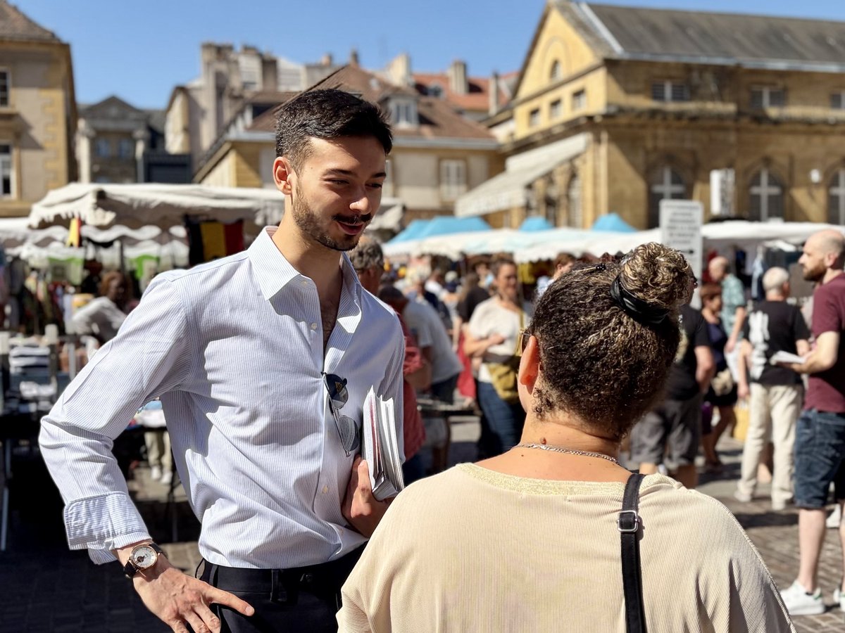 matheo_basin's tweet photo. 🇫🇷 Belle matinée de tractage au marché de #Metz !
À quelques jours du procès de @MLP_officiel, nous étions présents pour échanger avec les habitants et lui témoigner notre soutien.
Plus que jamais, restons mobilisés.
Soutenons Marine !
#JeSoutiensMarine #RN #RNJ #moselle https://t.co/Yo5Ts51wCS