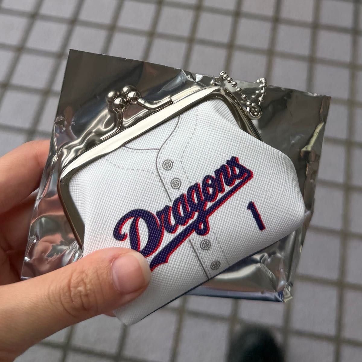 tttorii__261's tweet photo. 【交換】中日ドラゴンズかま口チェーン  岡林
譲）中日ドラゴンズがま口チェーン
求）同種  石伊雄太
Yahoo!フリマグッズ交換機能（匿名配送）で交換希望です。下記URLから詳細確認ができます
https://t.co/u7IaLXFIDp https://t.co/N1lhcdcHvf