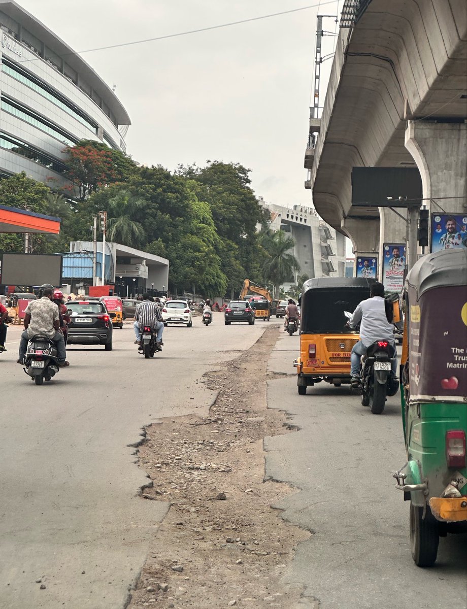 hjasti's tweet photo. Dear @GHMCOnline @CommissionrGHMC , This road is a hazard. The trench was left incomplete without proper top layer. Why is this high traffic &amp; high revenue area being neglected? Who takes the ownership?
Does the responsibility not lie with the entity that performed the work? https://t.co/05QyUGNKf4