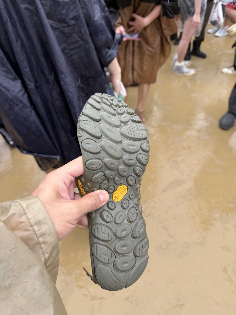 shakezoomer's tweet photo. 両足ソール取れたし泥だらけになったしとても良い京都大作戦でした！！！！ https://t.co/ZsYMOlo11h