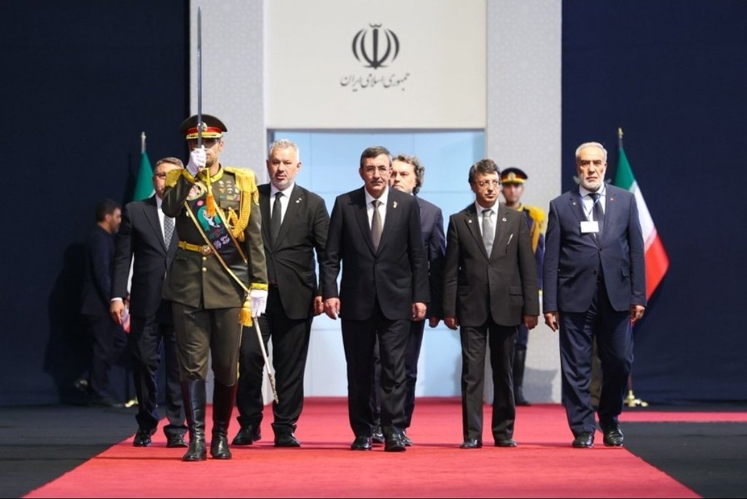 Iran_in_Turkiye's tweet photo. Tahran'da Şehit Liderimiz için düzenlenen cenaze törenine Türkiye'den katılan heyetler https://t.co/XcGsBjj0rw