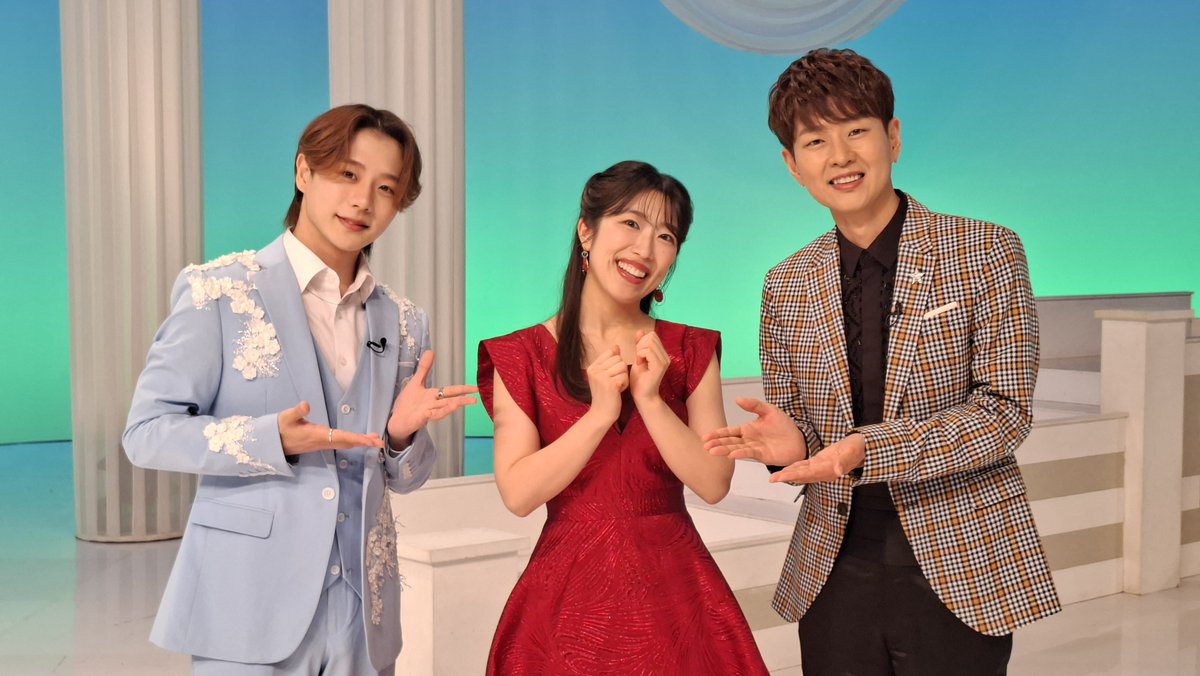 Reiwa_kayou's tweet photo. 💐令和歌謡塾💐
明日、7月8日放送です📺
▷ #津吹みゆ さん「 #あふれる涙が伝うとき 」
▷ #岩佐美咲 さん「 #合鍵 」
▷ #岩佐美咲 さん＆ #津吹みゆ さん「 #渚のシンドバッド 」

#BS日テレ 朝５時００分より放送🕓
#令和歌謡塾 お楽しみに！💫 https://t.co/CCnIyNiUXu