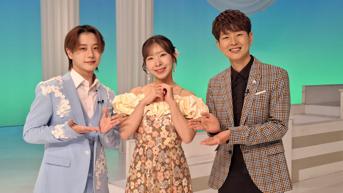 Reiwa_kayou's tweet photo. 💐令和歌謡塾💐
明日、7月8日放送です📺
▷ #津吹みゆ さん「 #あふれる涙が伝うとき 」
▷ #岩佐美咲 さん「 #合鍵 」
▷ #岩佐美咲 さん＆ #津吹みゆ さん「 #渚のシンドバッド 」

#BS日テレ 朝５時００分より放送🕓
#令和歌謡塾 お楽しみに！💫 https://t.co/CCnIyNiUXu