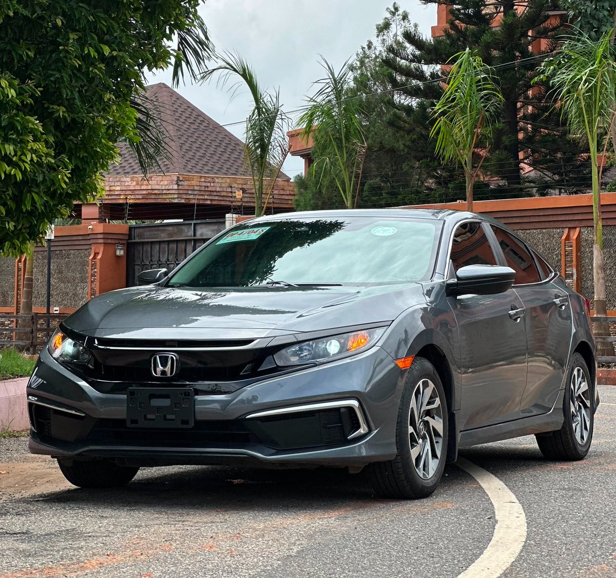FrankDoe101's tweet photo. 2020 Honda Civic EX 🔥
📍 70,000 miles
PRICE - 199k p3 😁

✅ 2.0L i-VTEC Engine ✅ Smart Keyless Entry
✅ Sunroof  ✅ Apple CarPlay &amp; Android Auto ✅ Reverse Camera 
📩 DM or WhatsApp 0279070855 for the price, more photos, or to arrange a viewing. https://t.co/4ls5aU4JgZ