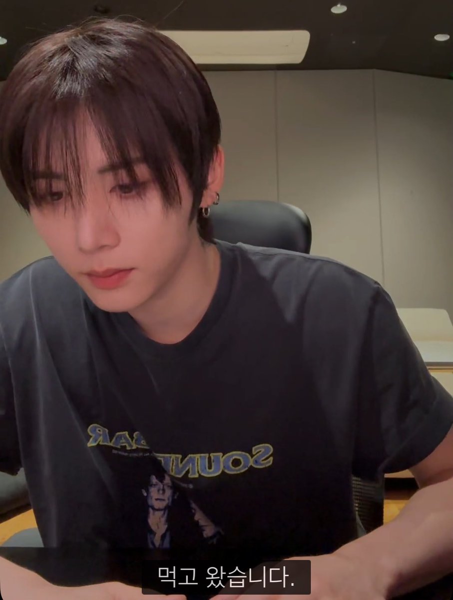 MYCATlSROCKSTAR's tweet photo. 완전 껌냥이인데 https://t.co/NAZ1qmEZsY