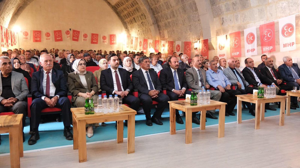 MhpErzincan24's tweet photo. 📍Tercan 
“Kardeşlik Kalbimizde, Gelecek Aklımızda” temalı ilçe kongrelerimizin ilkini kıymetli hemşehrilerimizin ve teşkilat mensuplarımızın yoğun katılımıyla Tercan ilçemizde gerçekleştirdik. https://t.co/lFIMYcdFyU