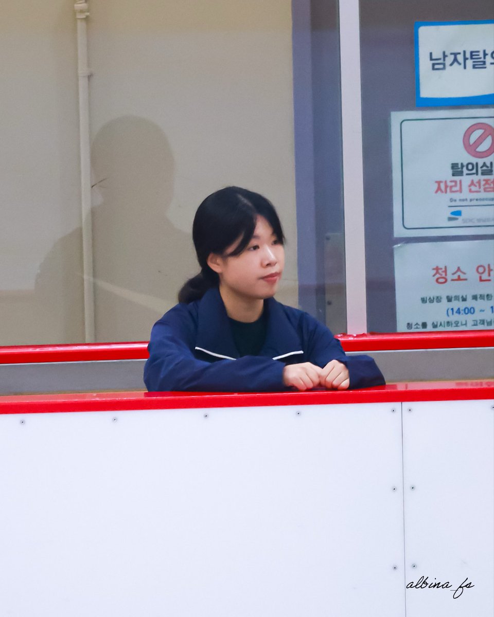 albina_fs's tweet photo. 어린이들의 코치로 등장한 반가운 얼굴들 #최다빈 #안건형 #윤은수 https://t.co/AAKj7WZSx4