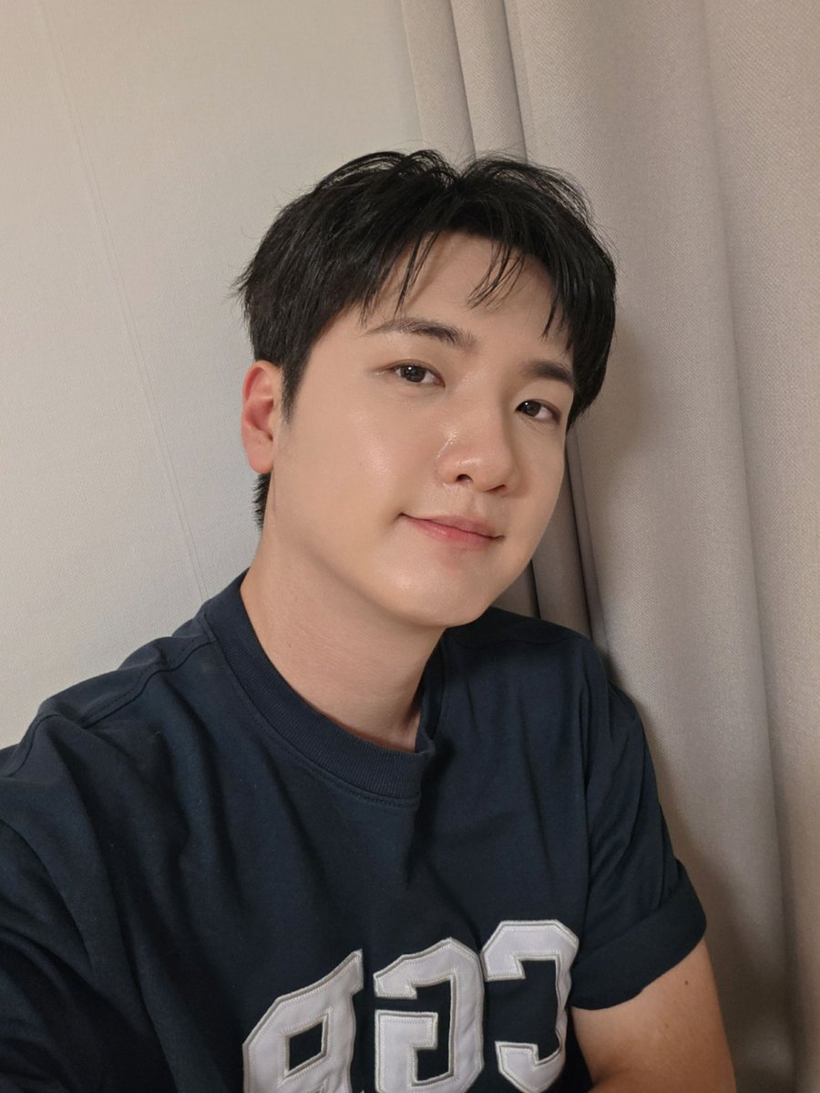 bib_u_cy's tweet photo. 뭐지 너무 잘생겨서 낯설게 느껴질 정도 .. https://t.co/zHijnzZtYn