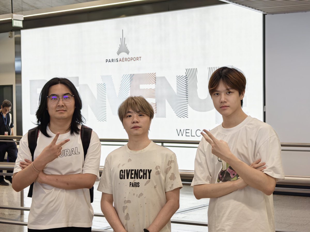 VeryKuaiGaming's tweet photo. We're here! Paris🗼🗼
We will defend our EWC champion this year！👑👑 https://t.co/wkoCYL0XSH