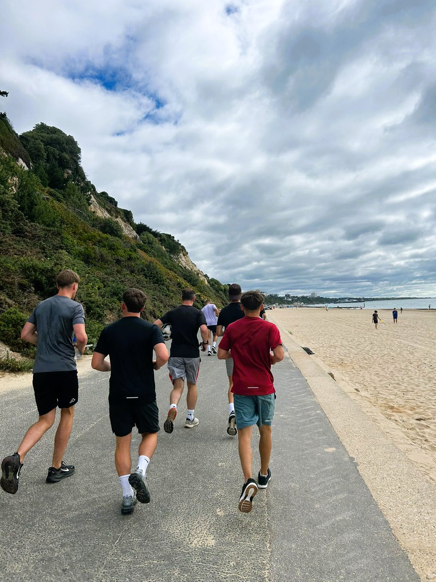 DorchTownFC's tweet photo. Saturday morning session at Bournemouth beach ๐
#WeAreDorch โซ๏ธโช๏ธ https://t.co/hRknPgYLLu