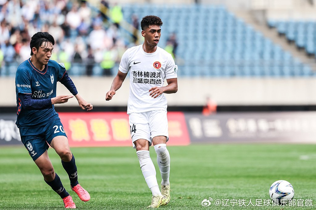 HotpotFootball's tweet photo. Zhang Hongfu is in the starting XI of Seo Jung-won's Liaoning Tieren. It's the 17 yo🇨🇳🇹🇿CB's debut in #CSL & also his 1st start. He previously made his professional debut as a sub for 10 mins in #CFACup match between Liaoning Tieren & Dalian Kewei. https://t.co/8XMsapRVD1